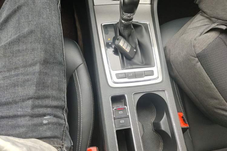 Used Roewe i6 2020 PLUS 1.6L CVT 4G Connected Glory Flagship Edition Gear Lever
