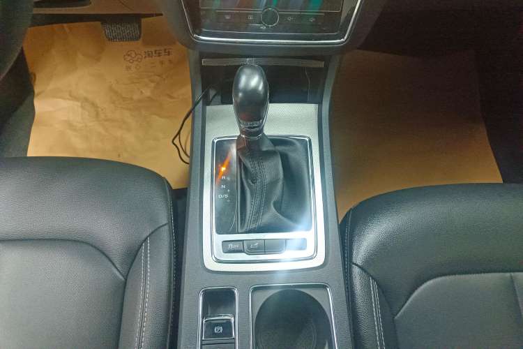 Used Roewe i6 2020 PLUS 1.6L CVT 4G Connected Glory Flagship Edition Gear Lever