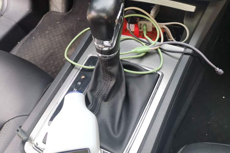 Used Roewe i6 2020 PLUS 1.6L CVT 4G Connected Glory Holographic Edition Gear Lever