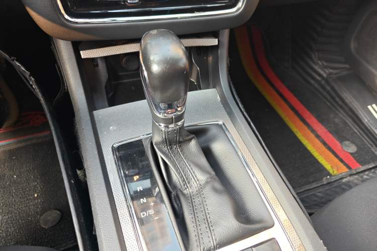 Used Roewe i6 2020 PLUS 1.6L CVT 4G Connected Glory Luxury Edition Gear Lever
