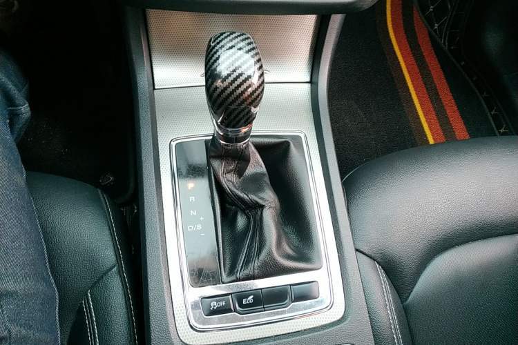 Used Roewe i6 2020 PLUS 1.6L CVT 4G Connected Glory Flagship Edition Gear Lever