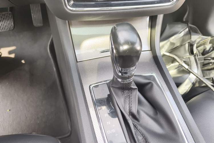 Used Roewe i6 2020 PLUS 1.6L CVT 4G Connected Glory Flagship Edition Gear Lever