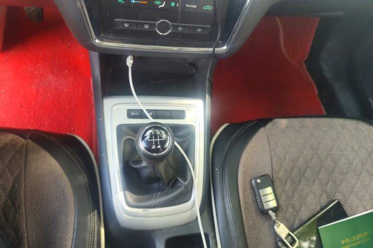 Used Roewe i6 2020 PLUS 1.6L Manual 4G Connect Glory Flagship Edition Gear Lever