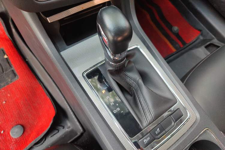 Used Roewe i6 2020 PLUS 1.6L CVT 4G Connected Glory Flagship Edition Gear Lever