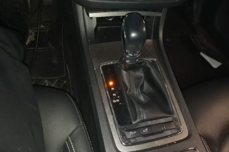 Used Roewe i6 2020 PLUS 1.6L CVT 4G Connected Glory Flagship Edition Gear Lever