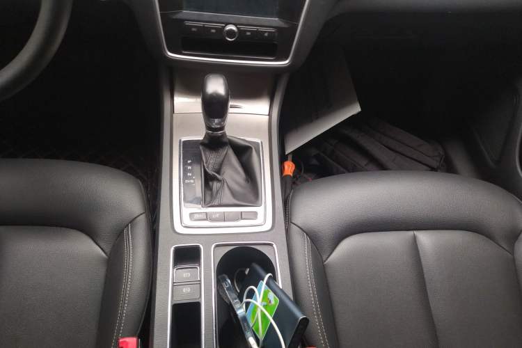 Used Roewe i6 2020 PLUS 1.6L CVT 4G Connected Glory Flagship Edition Gear Lever