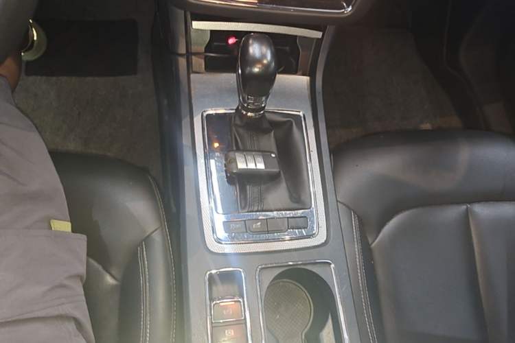 Used Roewe i6 2020 PLUS 1.6L CVT 4G Connected Glory Flagship Edition Gear Lever