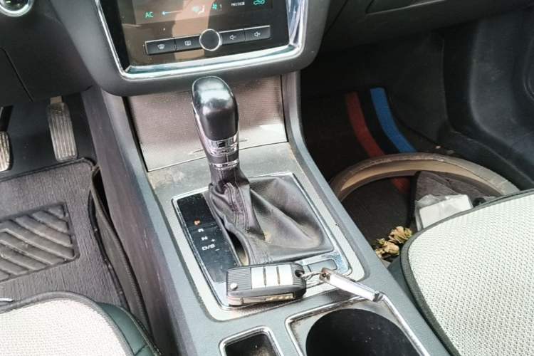Used Roewe i6 2020 PLUS 1.6L CVT 4G Connected Glory Flagship Edition Gear Lever