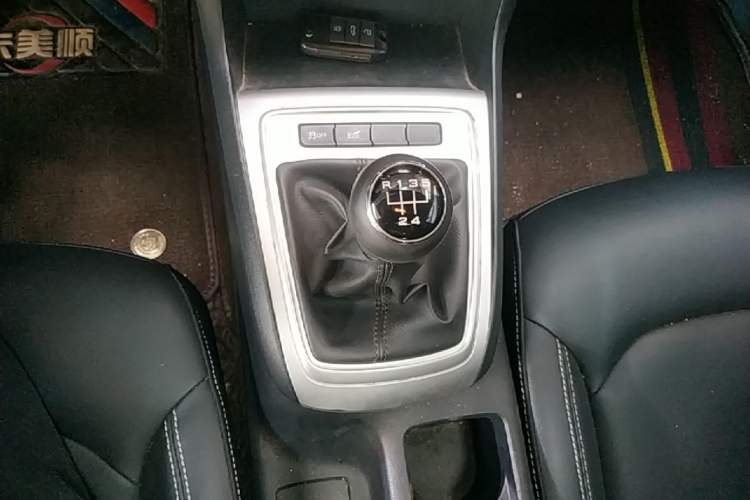 Used Roewe i6 2020 PLUS 1.6L Manual 4G Connect Glory Flagship Edition Gear Lever
