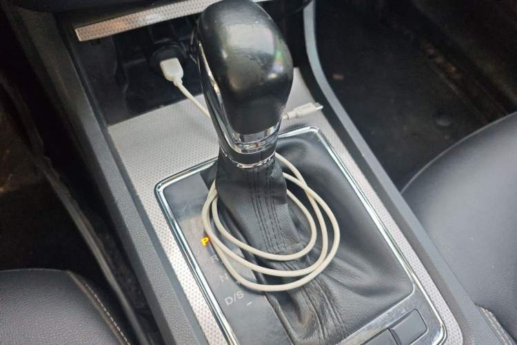Used Roewe i6 2020 PLUS 1.6L CVT 4G Connected Glory Flagship Edition Gear Lever