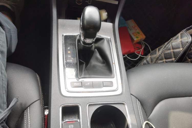 Used Roewe i6 2020 PLUS 1.6L CVT 4G Connected Glory Flagship Edition Gear Lever