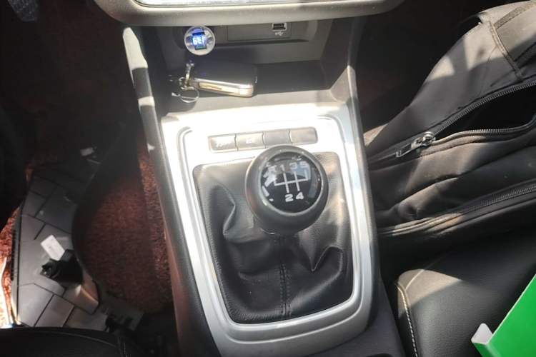 Used Roewe i6 2020 PLUS 1.6L Manual 4G Connect Glory Flagship Edition Gear Lever