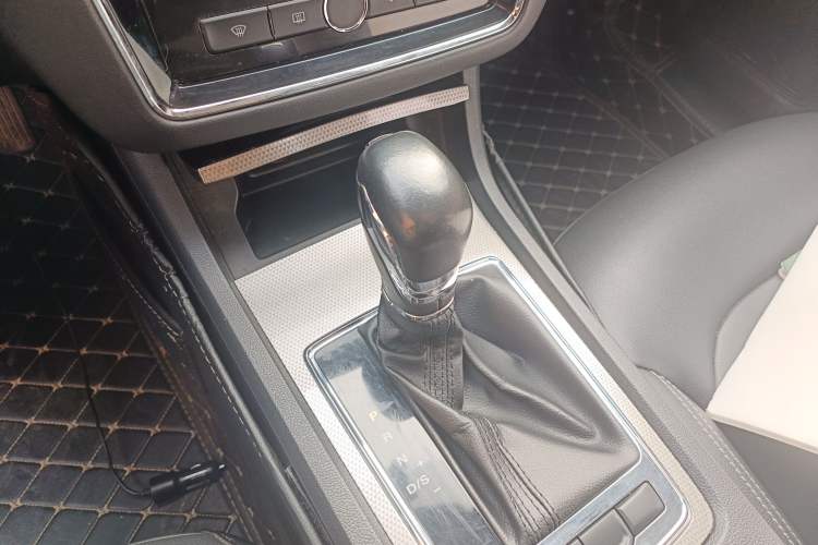 Used Roewe i6 2020 PLUS 1.6L CVT 4G Connected Glory Flagship Edition Gear Lever