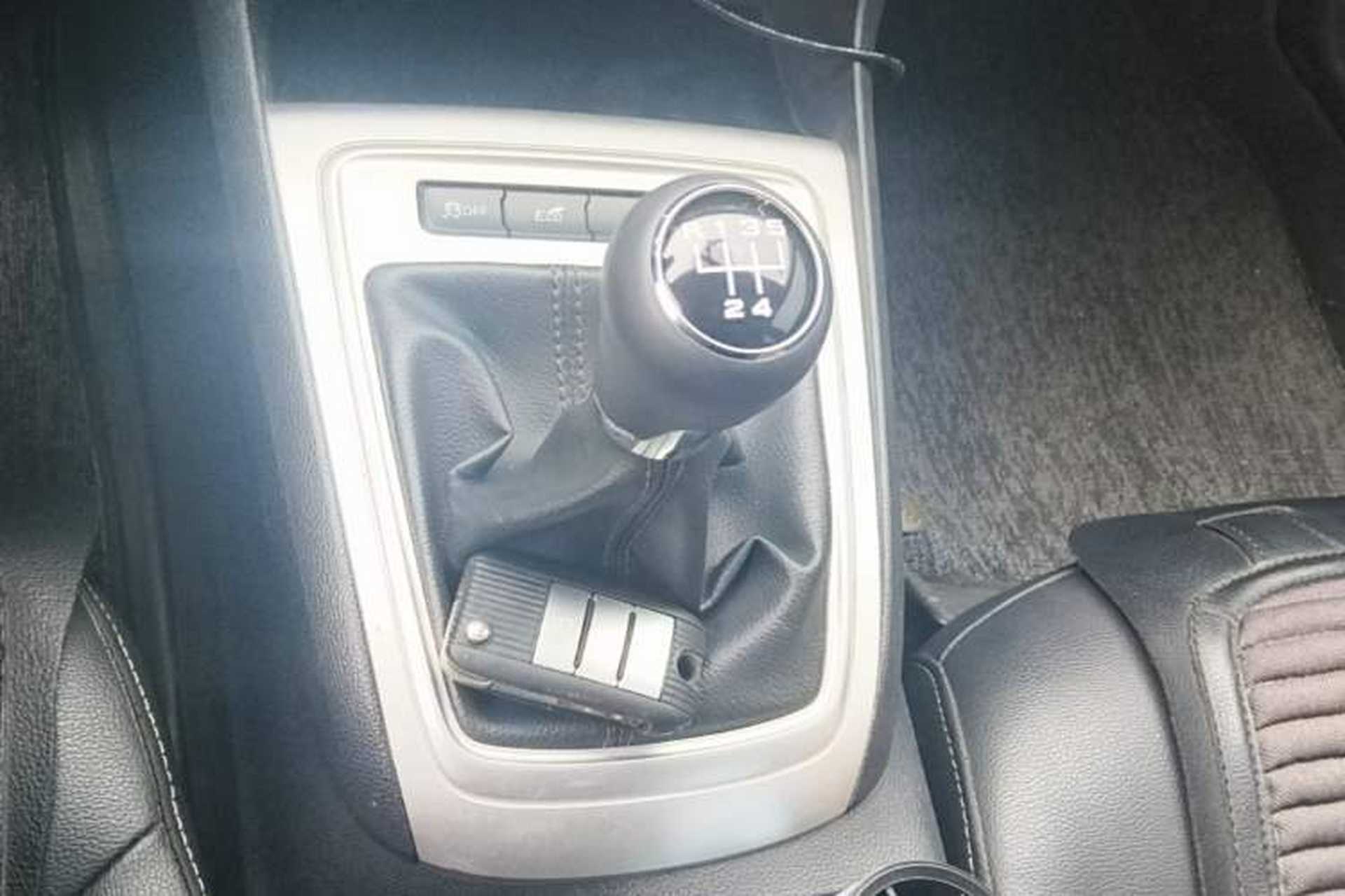 Used Roewe i6 2020 PLUS 1.6L Manual 4G Connect Glory Flagship Edition Gear Lever