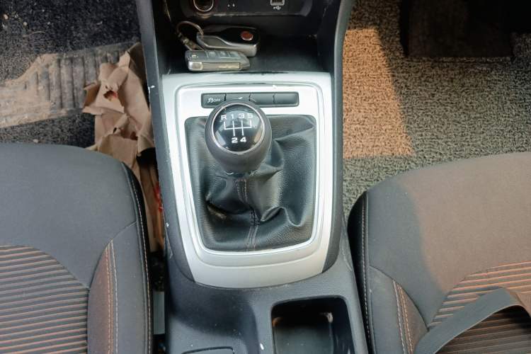 Used Roewe i6 2020 PLUS 1.6L Manual 4G Connect Glory Luxury Edition Gear Lever