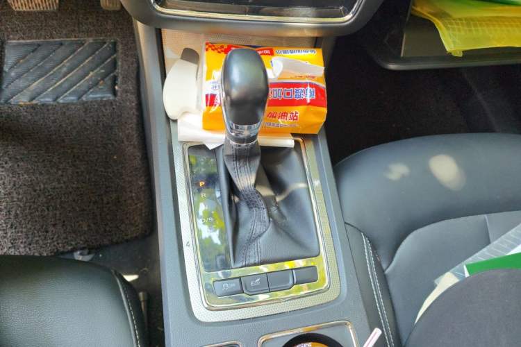 Used Roewe i6 2020 PLUS 1.6L CVT 4G Connected Glory Flagship Edition Gear Lever
