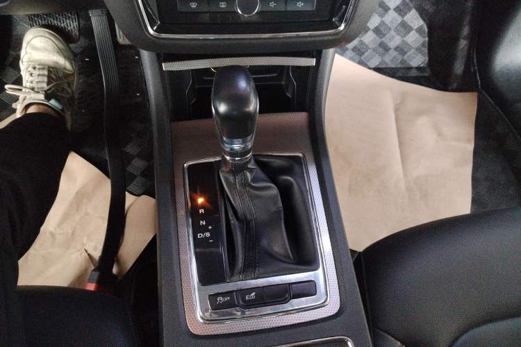 Used Roewe i6 2020 PLUS 1.6L CVT 4G Connected Glory Flagship Edition Gear Lever