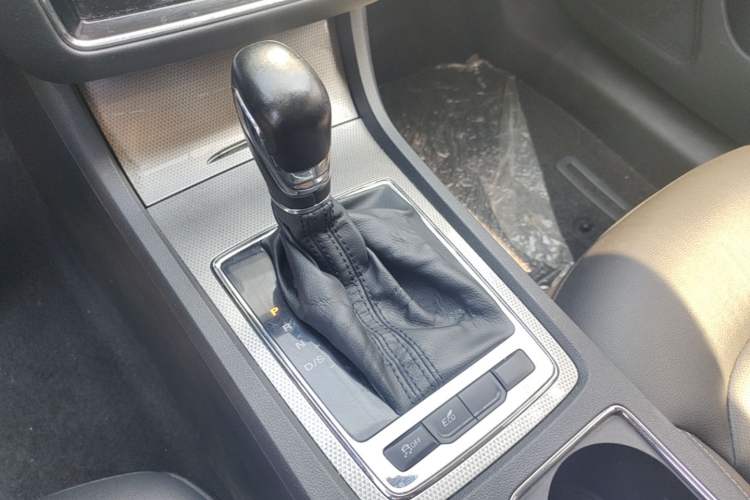 Used Roewe i6 2020 PLUS 20T TST 4G Connected Glory Flagship Edition Gear Lever