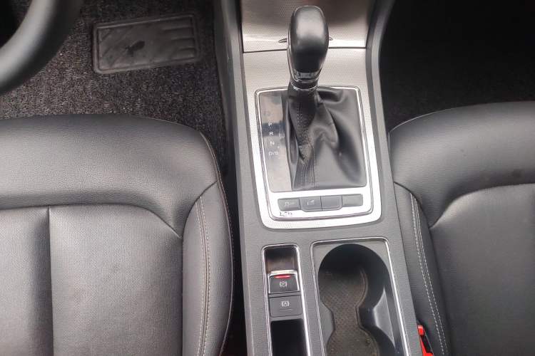 Used Roewe i6 2020 PLUS 1.6L CVT 4G Connected Glory Flagship Edition Gear Lever