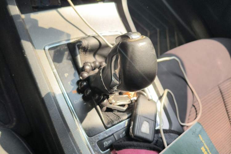 Used Roewe i6 2020 PLUS 1.6L CVT 4G Connected Glory Luxury Edition Gear Lever