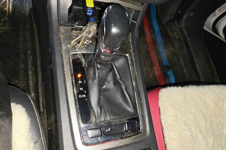 Used Roewe i6 2020 PLUS 1.6L CVT 4G Connected Glory Flagship Edition Gear Lever