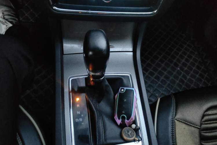 Used Roewe i6 2020 PLUS 1.6L CVT 4G Connected Glory Flagship Edition Gear Lever