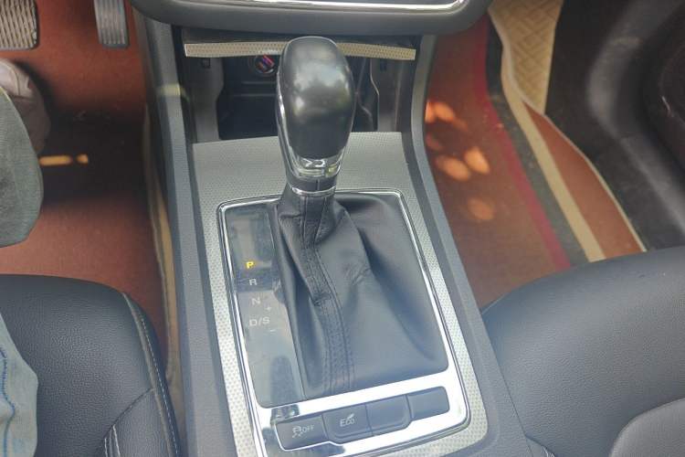 Used Roewe i6 2020 PLUS 1.6L CVT 4G Connected Glory Flagship Edition Gear Lever