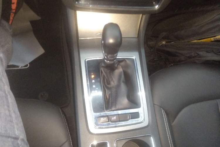 Used Roewe i6 2020 PLUS 1.6L CVT 4G Connected Glory Flagship Edition Gear Lever