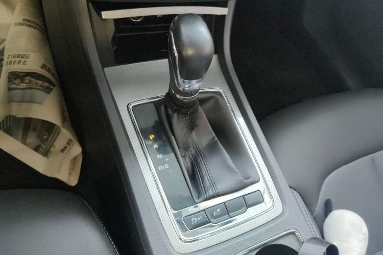 Used Roewe i6 2020 PLUS 1.6L CVT 4G Connected Glory Flagship Edition Gear Lever