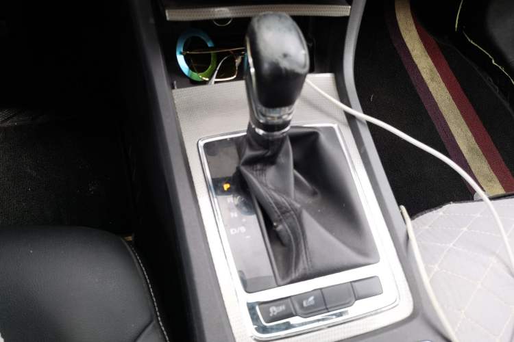 Used Roewe i6 2020 PLUS 1.6L CVT 4G Connected Glory Flagship Edition Gear Lever