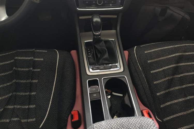 Used Roewe i6 2020 PLUS 1.6L CVT 4G Connected Glory Flagship Edition Gear Lever