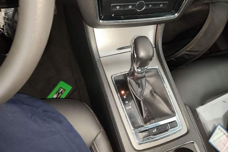 Used Roewe i6 2020 PLUS 1.6L CVT 4G Connected Glory Flagship Edition Gear Lever