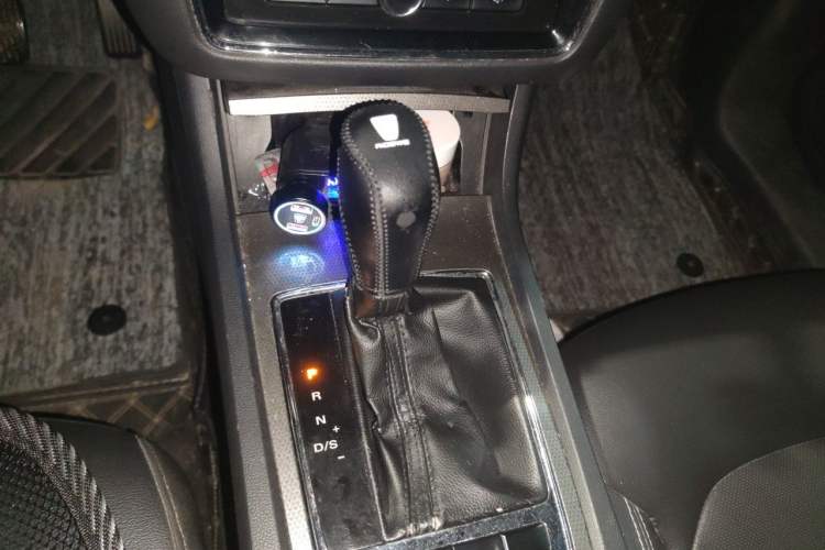 Used Roewe i6 2020 PLUS 1.6L CVT 4G Connected Glory Holographic Edition Gear Lever