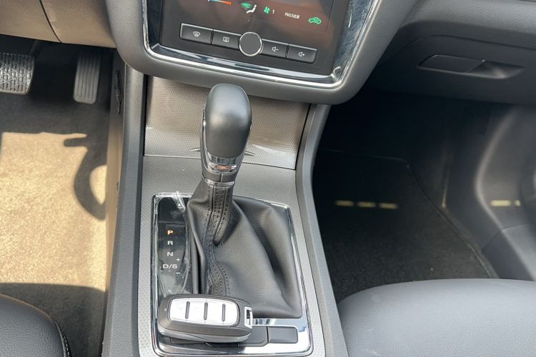Used Roewe i6 2020 PLUS 1.6L CVT 4G Connected Glory Flagship Edition Gear Lever