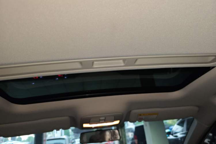 Used Roewe i6 2020 PLUS 1.6L CVT 4G Connected Glory Flagship Edition Headliner