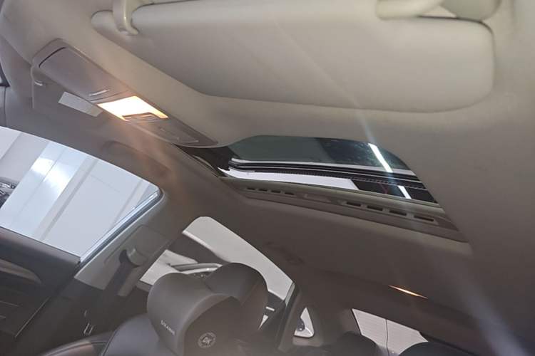 Used Roewe i6 2020 PLUS 1.6L CVT 4G Connected Glory Flagship Edition Headliner