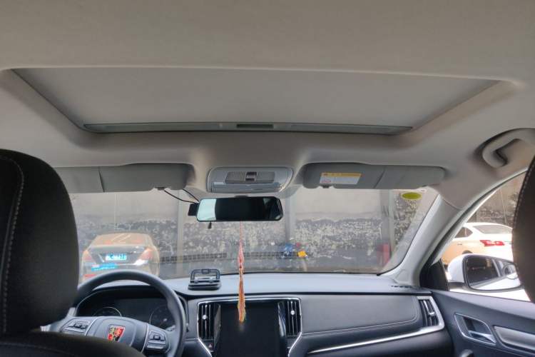Used Roewe i6 2020 PLUS 1.6L CVT 4G Connected Glory Flagship Edition Headliner