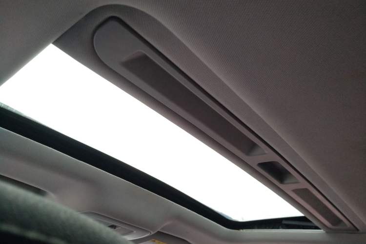 Used Roewe i6 2020 PLUS 1.6L CVT 4G Connected Glory Flagship Edition Headliner