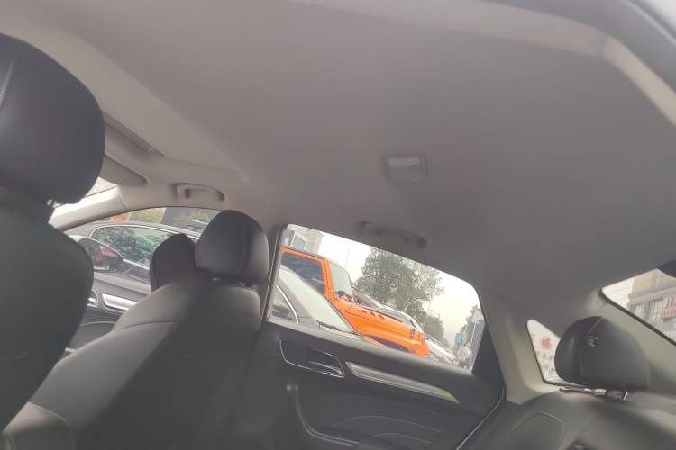 Used Roewe i6 2020 PLUS 1.6L CVT 4G Connected Glory Flagship Edition Headliner