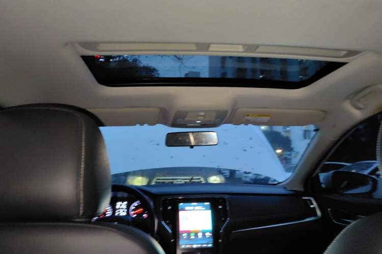 Used Roewe i6 2020 PLUS 1.6L CVT 4G Connected Glory Flagship Edition Headliner