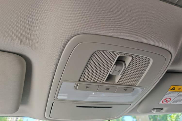 Used Roewe i6 2020 PLUS 1.6L CVT 4G Connected Glory Holographic Edition Headliner