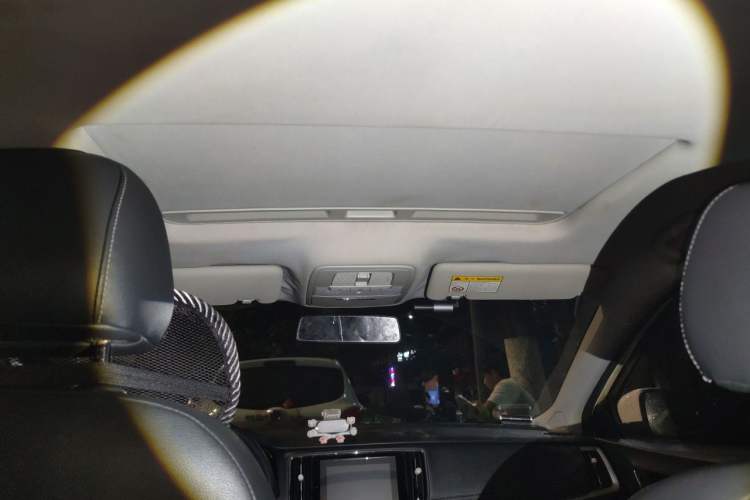 Used Roewe i6 2020 PLUS 1.6L CVT 4G Connected Glory Holographic Edition Headliner