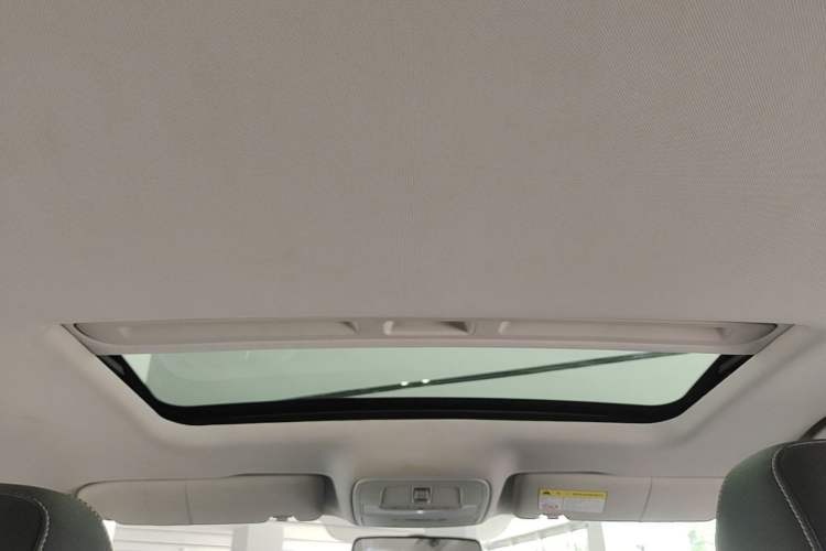 Used Roewe i6 2020 PLUS 1.6L CVT 4G Connected Glory Flagship Edition Headliner