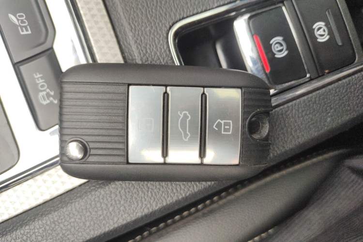 Used Roewe i6 2020 PLUS 1.6L CVT 4G Connected Glory Flagship Edition Interior 1