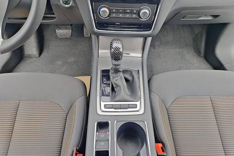 Used Roewe i6 2020 PLUS 1.6L CVT 4G Connected Glory Luxury Edition Interior 10