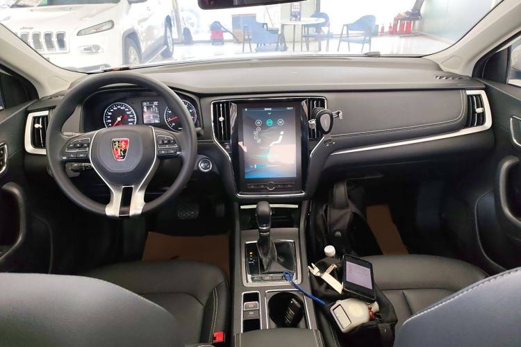 Used Roewe i6 2020 PLUS 1.6L CVT 4G Connected Glory Flagship Edition Interior 2