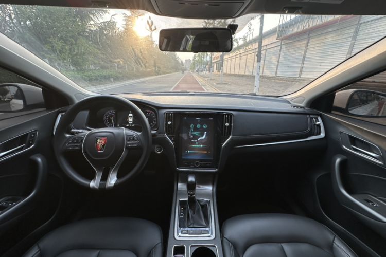 Used Roewe i6 2020 PLUS 1.6L CVT 4G Connected Glory Flagship Edition Interior 2