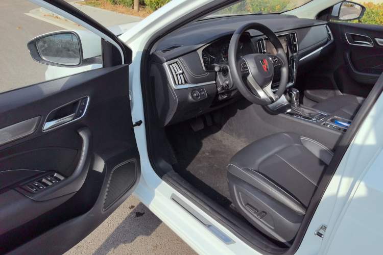 Used Roewe i6 2020 PLUS 1.6L CVT 4G Connected Glory Flagship Edition Interior 2