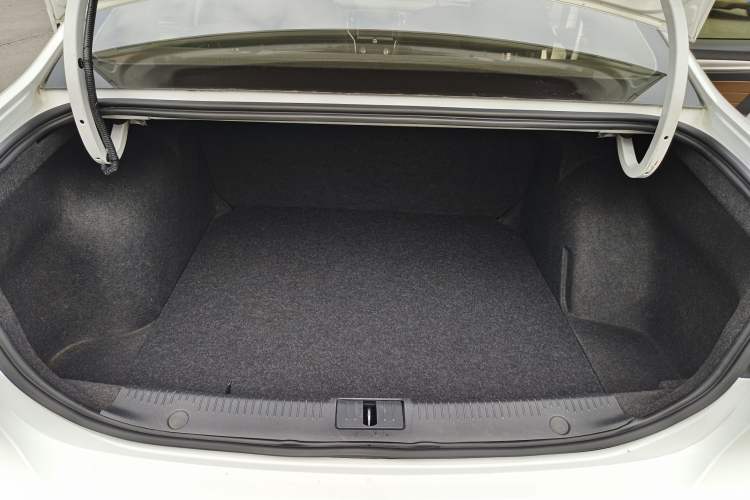 Used Roewe i6 2020 PLUS 1.6L CVT 4G Connected Glory Luxury Edition Interior 2