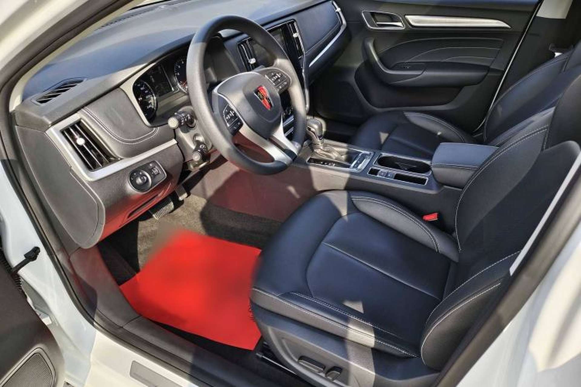 Used Roewe i6 2020 PLUS 1.6L CVT 4G Connected Glory Flagship Edition Interior 2